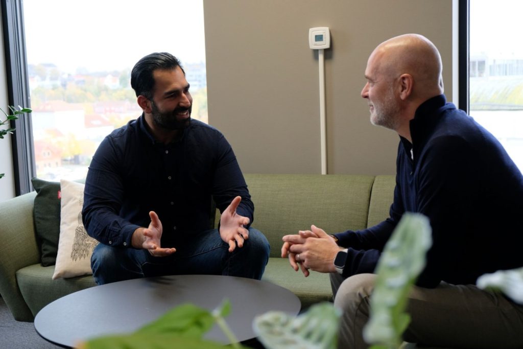 Ali Khan, LCA Specialist i LCA.no, og Cato Hansen, Key Account Manager i LCA.no, i samtale